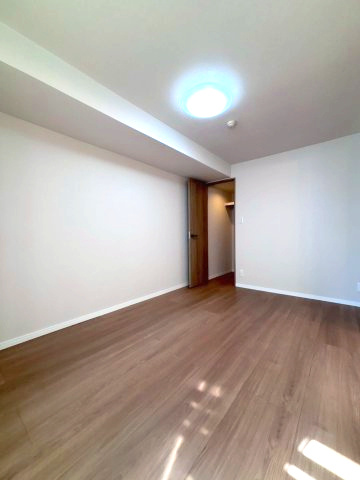 マンション大通の洋室