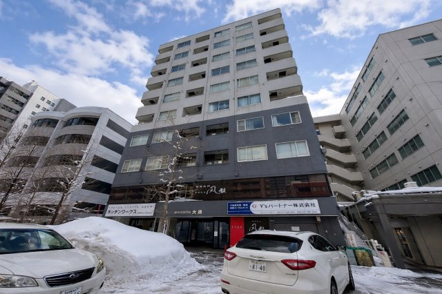 マンション大通の外観