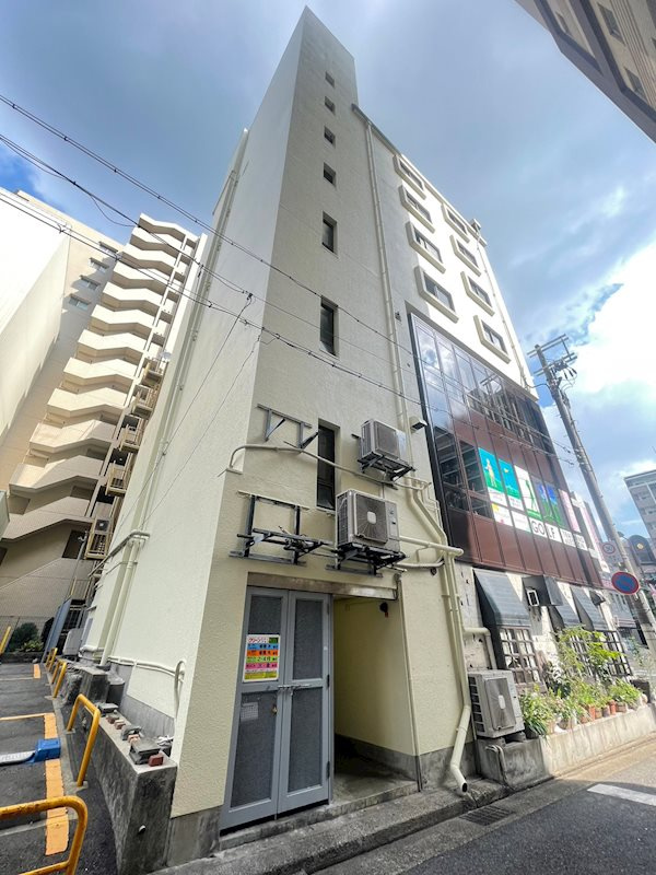 ヤマウラ77ビルの外観