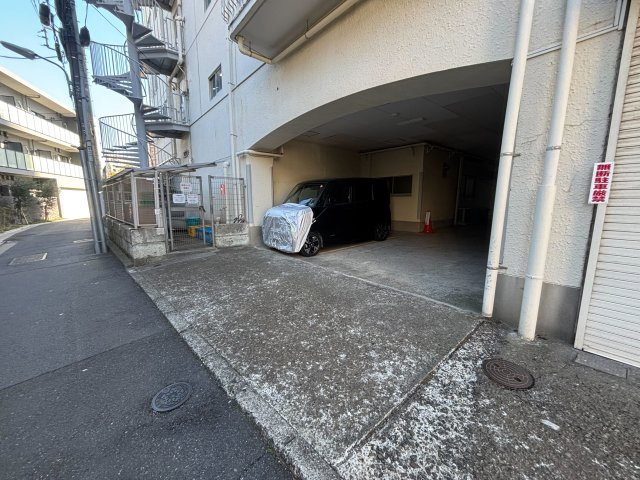 【駐車場】