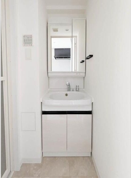 S-RESIDENCE堺湊駅前azureの独立洗面台