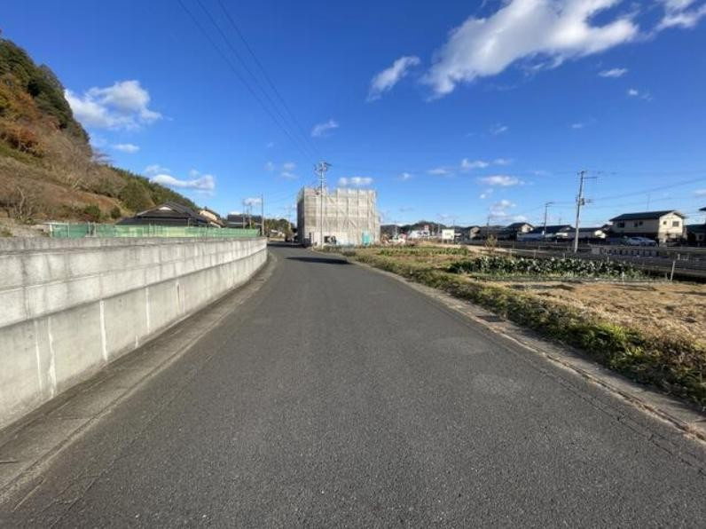 いわき市小名浜野田字八合　売地の前面道路含む現地写真