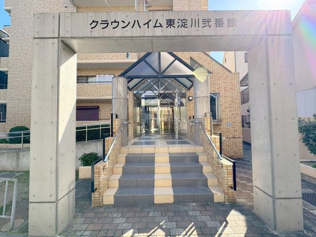クラウンハイム東淀川弐番館のエントランス