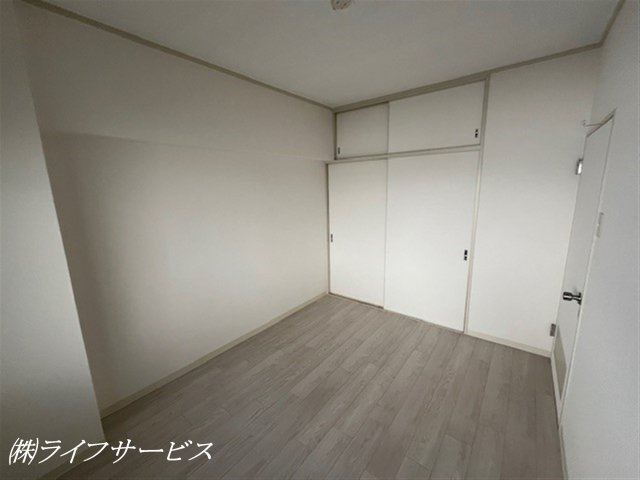 【洋室】 | ハイム北野 | 玄関側洋室／収納有