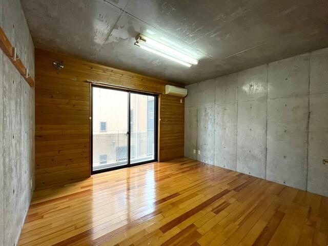 デュール・マキ