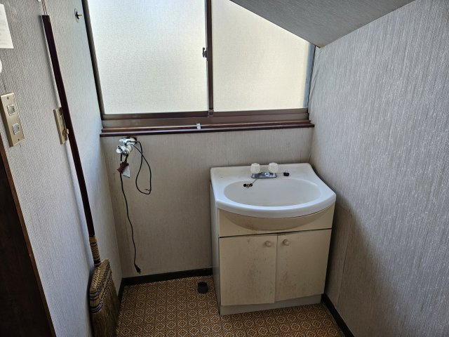 北堀中古住宅の独立洗面台