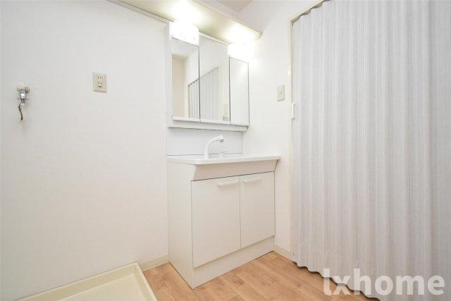 ディアコート真砂の洗面所|明るい洗面所です