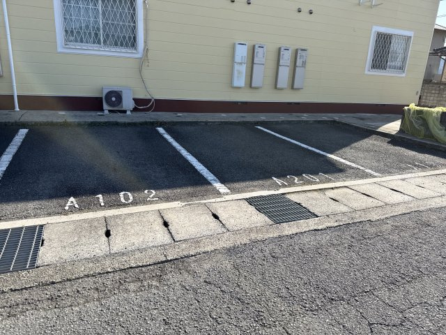 バーリーグリフィンF1の駐車場