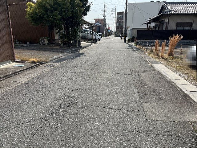 土地　江吉良町の前面道路含む現地写真