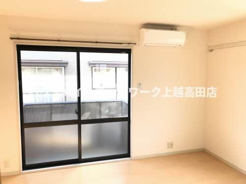 プラティーヌメゾンの居間・リビング|洋室