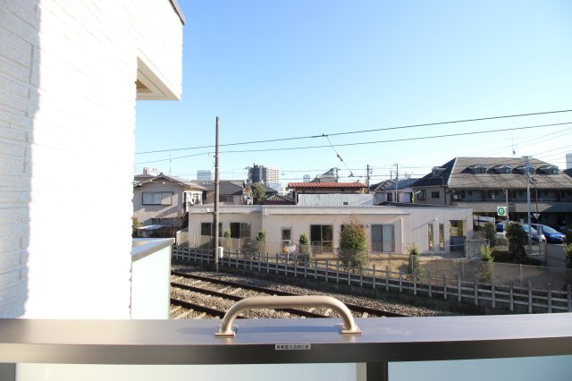 クレインレジデンス世田谷の展望|線路沿いの物件です。