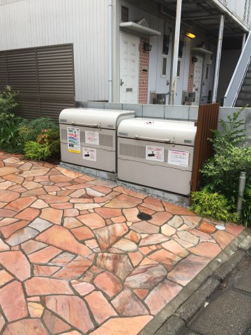 クレインレジデンス世田谷のその他共用部分|敷地内にゴミ捨て場あり♪