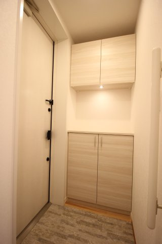 クレインレジデンス世田谷の玄関|セパレートタイプのシューズボックス♪