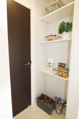 郡山市片平町字釜場　　　　　　小山田小学校、郡山第６中学区の収納|キッチン横パントリー♪