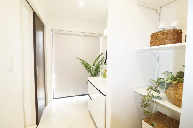 郡山市片平町字釜場　　　　　　小山田小学校、郡山第６中学区の洗面所|インナーテラスに続いています♪