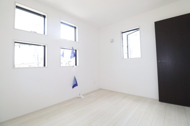 郡山市片平町字釜場　　　　　　小山田小学校、郡山第６中学区の洋室