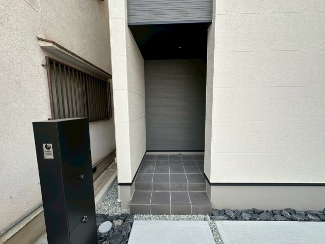 JR垂水駅徒歩１０分　幹太くん付き　垂水区御霊町　新築戸建の玄関