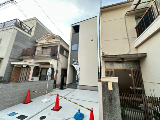 JR垂水駅徒歩１０分　幹太くん付き　垂水区御霊町　新築戸建の前面道路含む現地写真