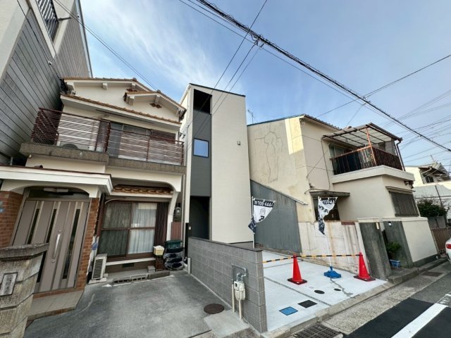 JR垂水駅徒歩１０分　幹太くん付き　垂水区御霊町　新築戸建の前面道路含む現地写真