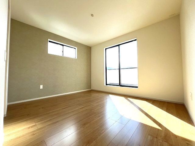 【寝室】 | 大野城市南ケ丘5丁目4期　1号棟（全2棟）【仲介手数料無料・0円】 | 現地写真。2階主寝室です。