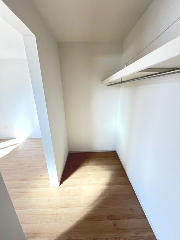 【収納】 | 大野城市南ケ丘5丁目4期　1号棟（全2棟）【仲介手数料無料・0円】 | 現地写真。ウォークインクローゼットです。