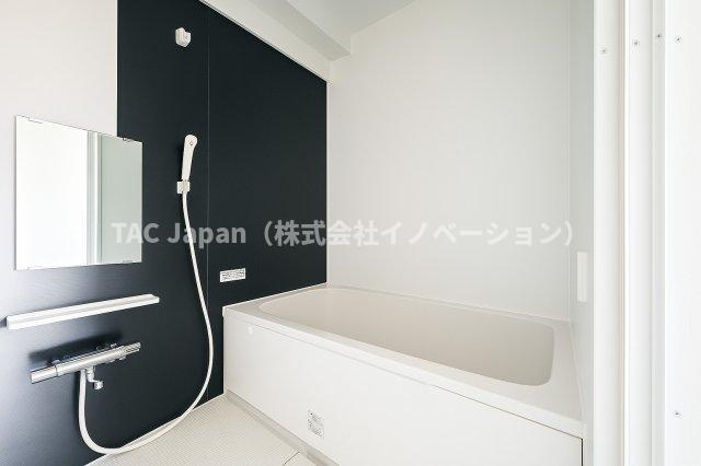 グリーンパーク六木2の浴室|家族みんなの疲れをやさしく包み込む、広々とした癒しのバスルーム。ゆったりとくつろげる空間で、日々のストレスもすっと解きほぐされる、心身ともにリラックスできるひとときをお届けします。