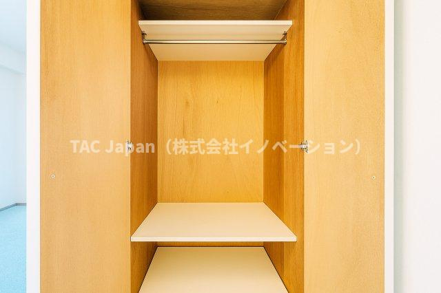 グリーンパーク六木2の収納|生活感をさりげなく隠す収納スペースが、インテリアを美しく整え、空間に広がりとゆとりをもたらします。細部までこだわった設計が、上質で心地よい暮らしを実現します。