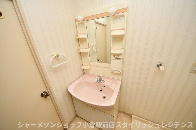 メゾンモンブラン富野台・壱番管C棟の洗面所