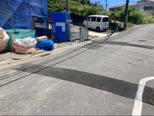 【前面道路含む現地写真】の画像