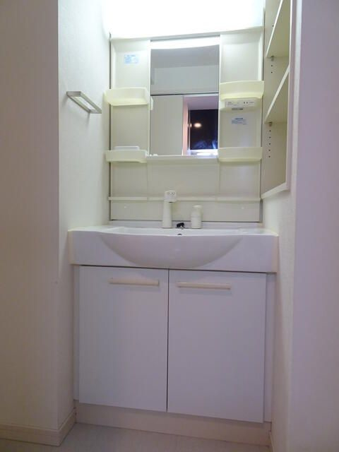 ステーション・タワー・ウラヤスの独立洗面台