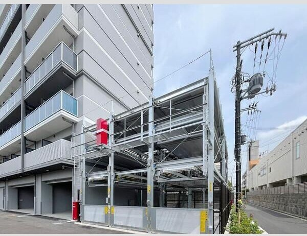 S-RESIDENCE堺浜寺broadの駐車場