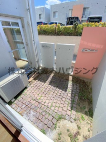 【庭】 | 　コモンシティ星田アステージ8号棟 | リビング側の南向き専用テラススペースです