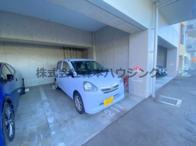 【駐車場】 | 　コモンシティ星田アステージ8号棟 | 駐車場があるので、車を買う予定の方も安心です