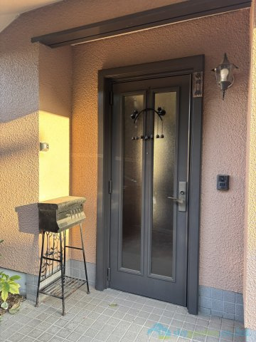 平塚市広川　中古戸建の玄関
