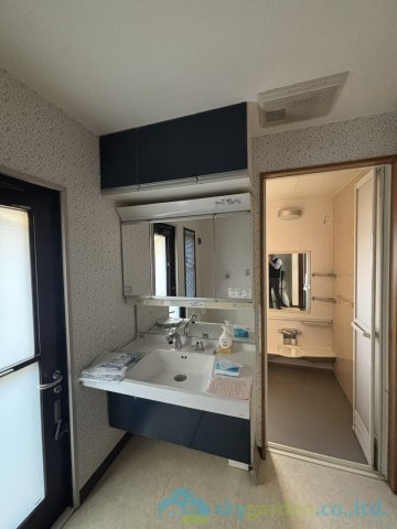 平塚市広川　中古戸建の独立洗面台