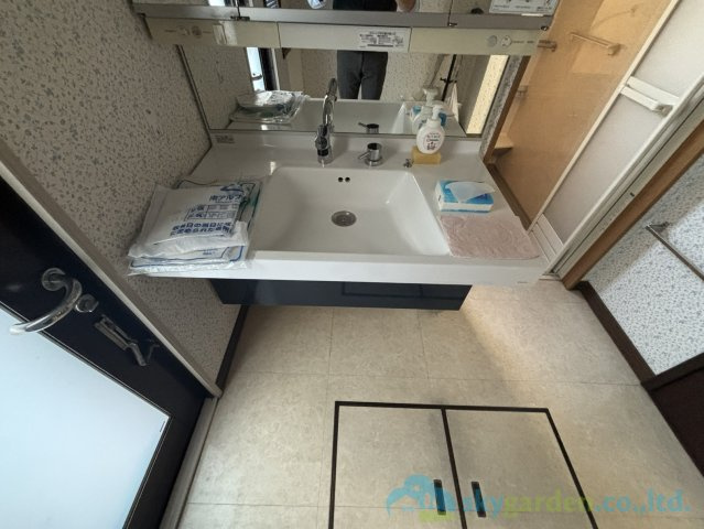 平塚市広川　中古戸建の独立洗面台