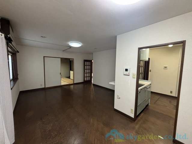 平塚市広川　中古戸建の居間・リビング