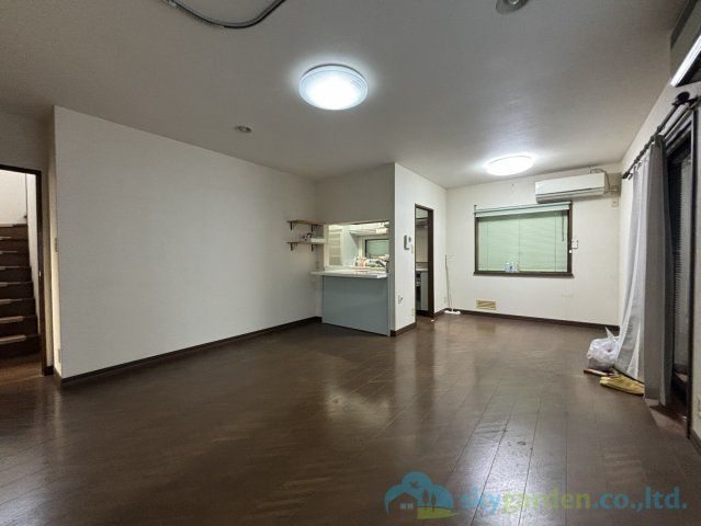 平塚市広川　中古戸建の居間・リビング