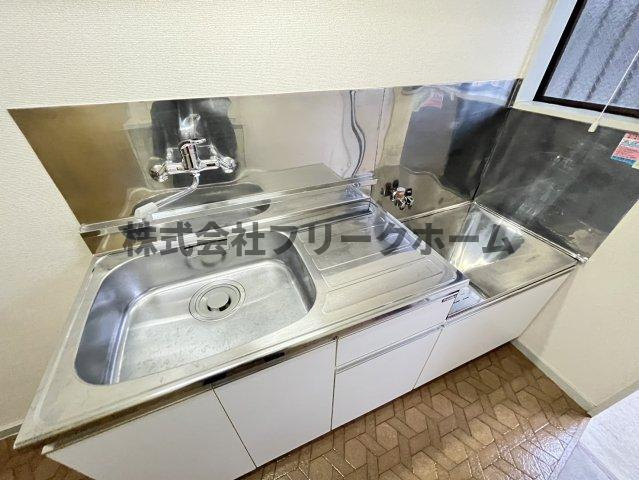 三鷹市下連雀１丁目のアパートのキッチン