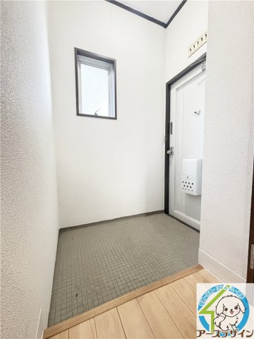 魚住コーポの玄関