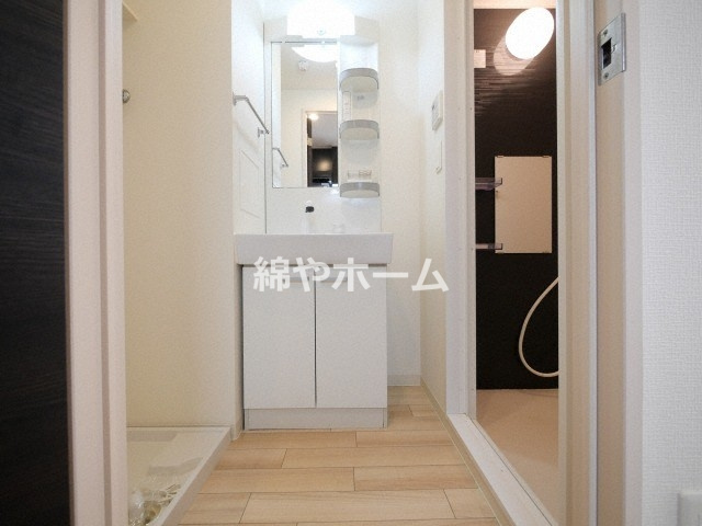 エグゼ難波西IIの独立洗面台|朝の支度にも助かる、独立の洗髪洗面化粧台