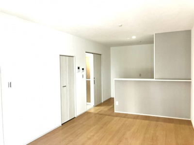 【居間・リビング】 | サンラプロ西鳴水Ⅱ | 即日案内可能です♪現地待ち合わせOK！どの物件でも当社でお得にご案内できますのでまとめて内覧ください♪