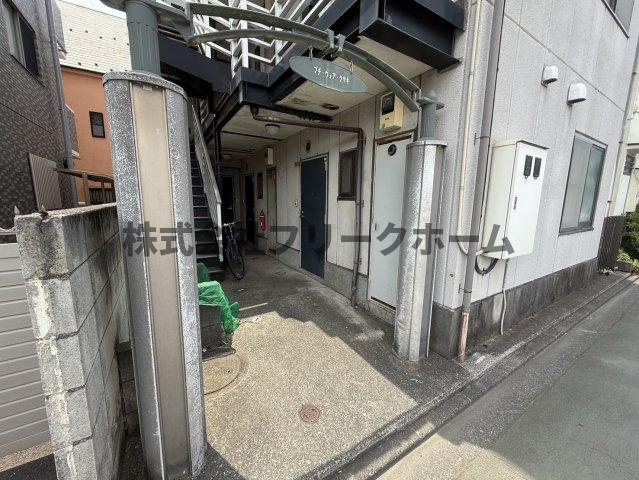 小金井市中町３丁目の賃貸マンションのエントランス