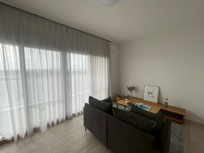 ルネヒューマンズガーデンパラディオB棟の居間・リビング