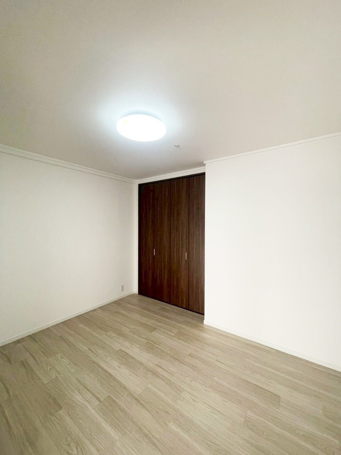 ルネヒューマンズガーデンパラディオB棟の洋室