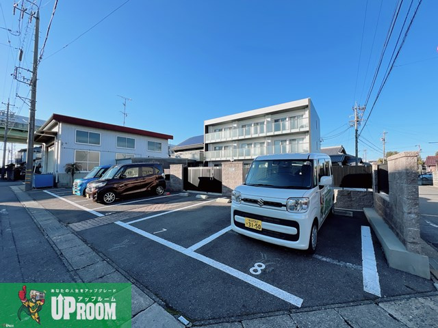 プリミエートの駐車場