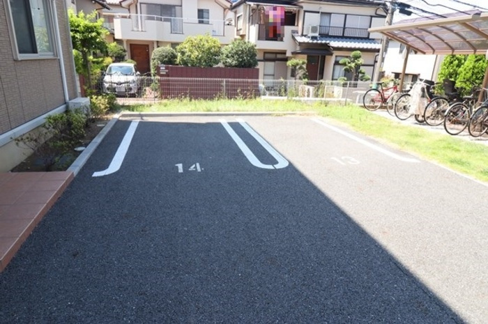 パインヒルズ胡録台の駐車場|駐車場