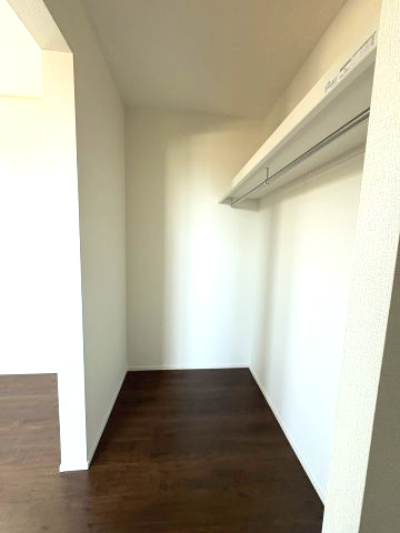 【収納】 | 大野城市南ケ丘5丁目4期　2号棟（全2棟）【仲介手数料無料・0円】 | 現地写真。ウォークインクローゼットです。