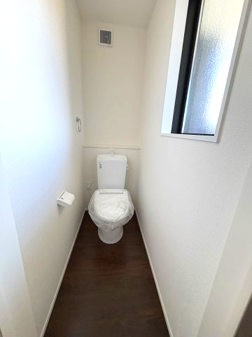 【トイレ】 | 大野城市南ケ丘5丁目4期　2号棟（全2棟）【仲介手数料無料・0円】 | 現地写真。2階にもトイレです。