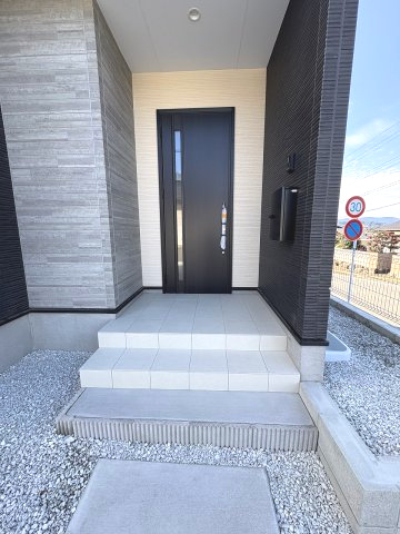 【玄関】 | 大野城市南ケ丘5丁目4期　2号棟（全2棟）【仲介手数料無料・0円】 | 現地写真。